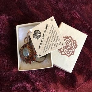 BNWT Labradorite Third Eye Pinecone Necklace